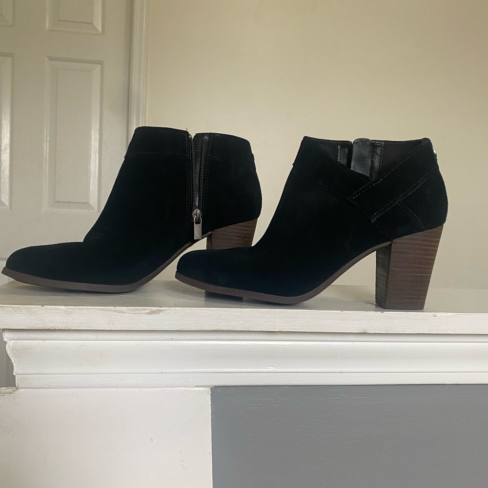 Koolaburra by UGG Black Ankle Booties with Chunky Heel